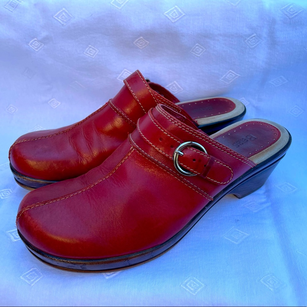 Bass Leona leather clogs